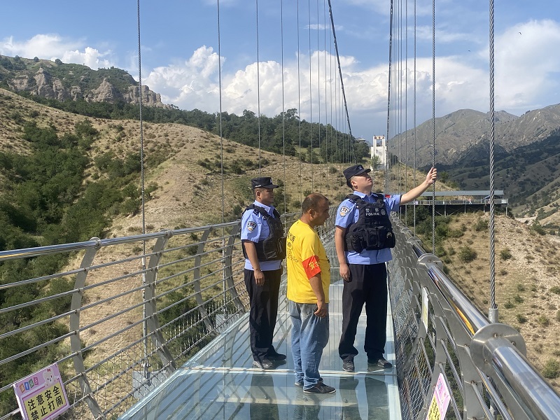 旅游警务护航 安全守护加码——伊犁边境管理支队旅游服务新篇章
